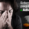 Mujer con las manos en la cara junto a pastillas y sustancias